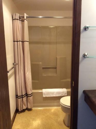 Hotel Scenic Shore Inn