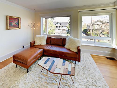 315 W Crockett St Home