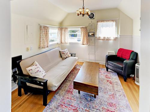 315 W Crockett St Home