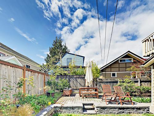 315 W Crockett St Home