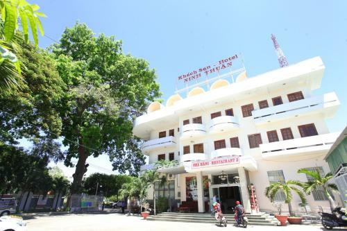 Hotel Kh�ch S?n Ninh Thu?n