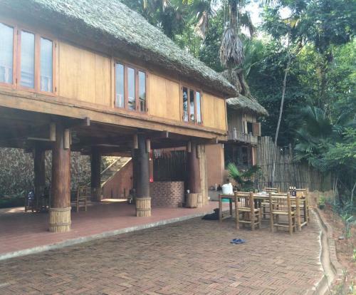 Lodge Mai Chau Palm House