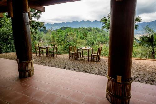 Lodge Mai Chau Palm House