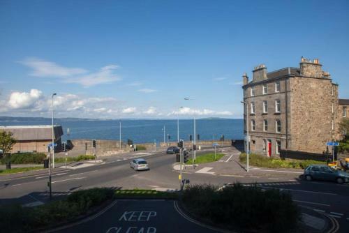 Apartamento 2 Bedroom Flat Sleeps 4 By The Shore