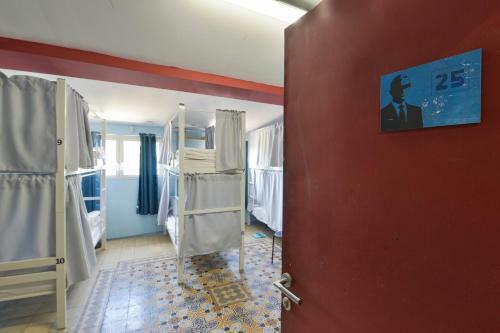 Roger�s Hostel Tel Aviv (Age 18-45)