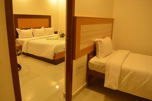 Hotel Sri Sarvesha Residency