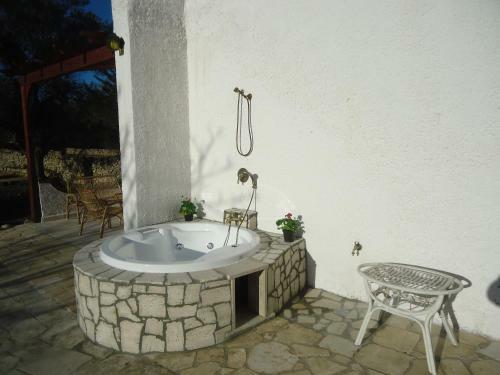 Trull Of Paradise With Pool-white Ostuni-puglia