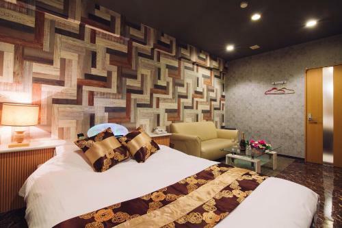Hotel Tinkerbell (Adult Only)