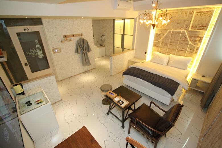 February Hotel Seongseo