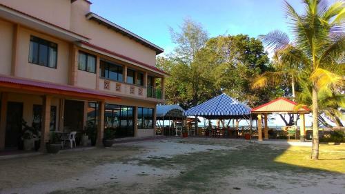 Hostal Cempaka Beach Resort