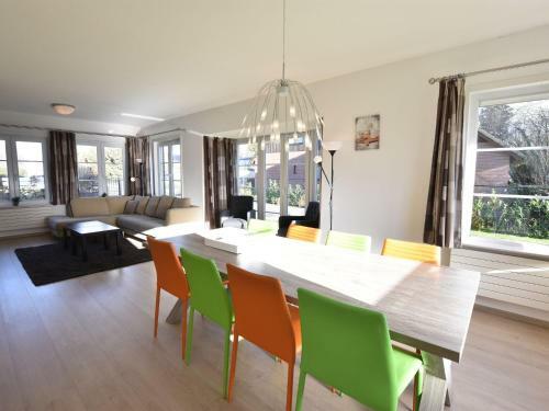 Modern Holiday Home In Hengstdijk With Pool