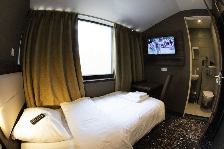 The Lake Hotel Amsterdam Airport