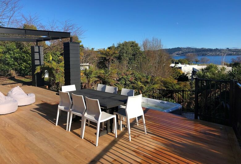 Bayview Lake Taupo