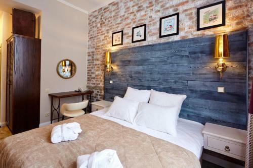 Mama Leone Hotel