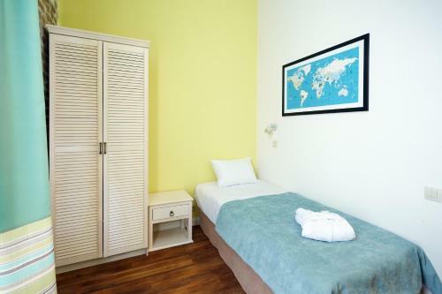 Mama Leone Hotel