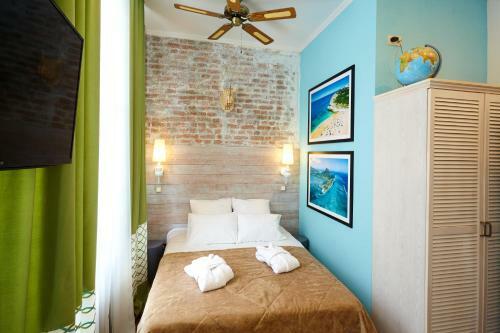 Mama Leone Hotel