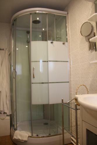 Hostal Russko-frantsuzsky Hotel Chastny Vizit