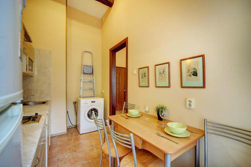 Apartments Longo On Galernaya 29