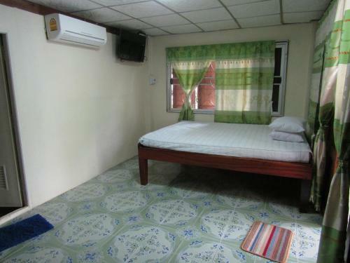 Hostal Ban Kru Ching Guesthouse