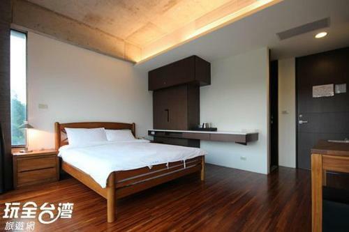 Erchuan Lakeside Cafe Guesthouse