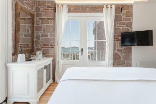 Cunda Pur Beyaz Hotel