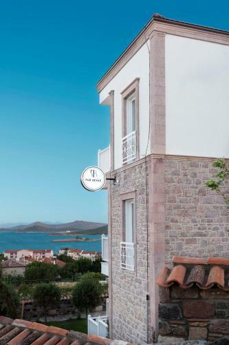 Cunda Pur Beyaz Hotel