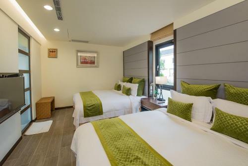 Shangri Longluan Lake One B&B