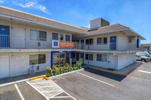 Hotel Motel 6 Riverside West