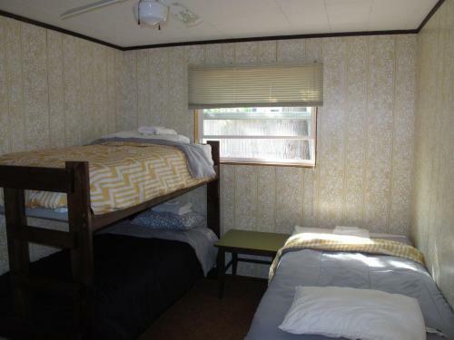 Hostal Little Ted's Cottages