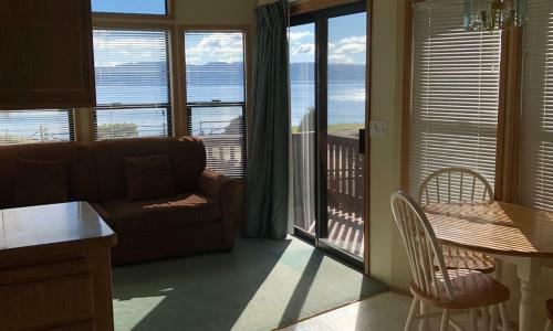 Motel The Waterfront At Potlatch