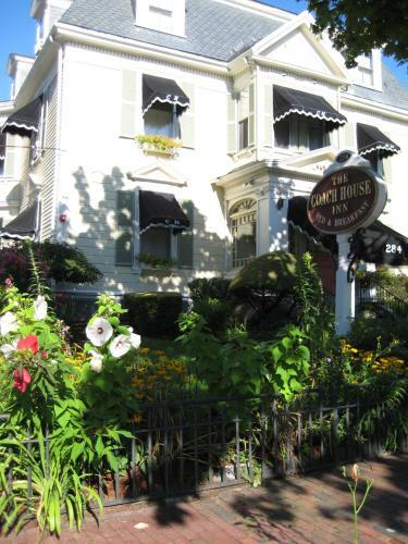 Posada Coach House Inn