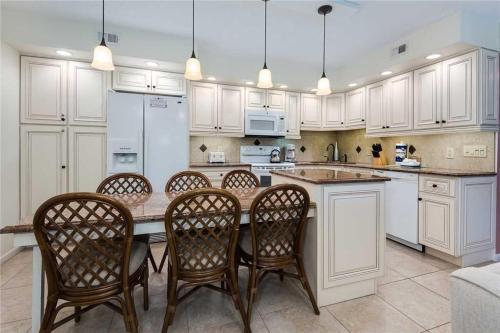Apartamento East Gulf Condo #731