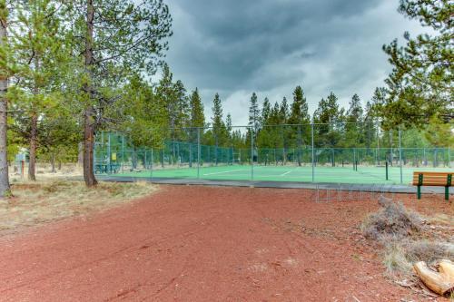 44 Tennis Village