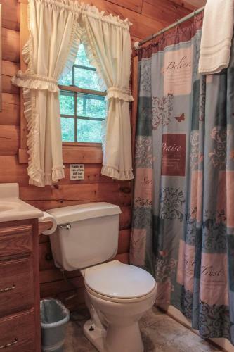 Pine Creek - Hocking Hills Cabin