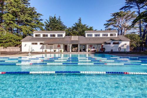 Architect's Redwood Rings Retreat