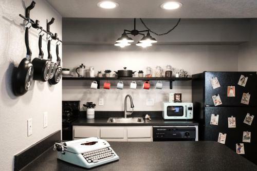 Hotel Cloverleaf Suites Overland Park