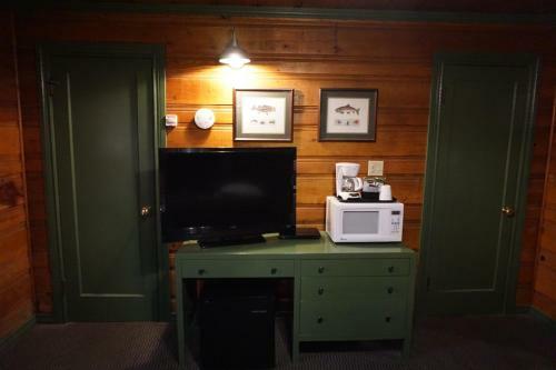 Shaver Lake Village Hotel