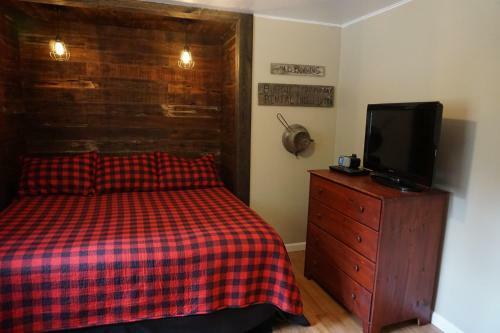 Shaver Lake Village Hotel