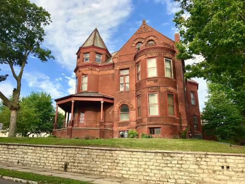 Vineyard Mansion Carriage House