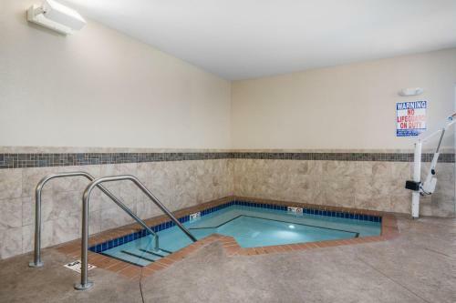 Hotel Americinn By Wyndham Windom