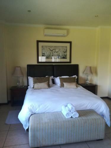 Hostal Moon And Sixpence Garden Guest House