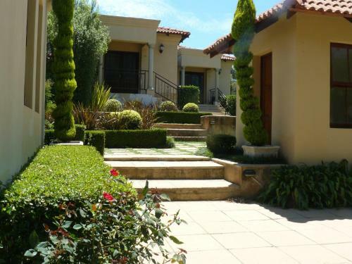 Hostal Moon And Sixpence Garden Guest House