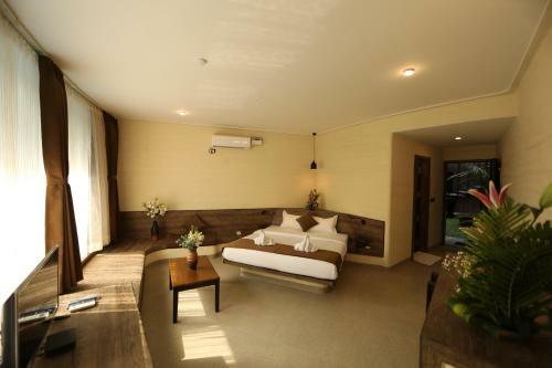 Hotel Shilhaandara