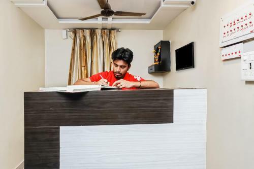 Hotel Oyo 36705 Laxmi Lodge New