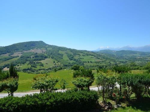 Splendid Apartment With Pool In Monte San Martino