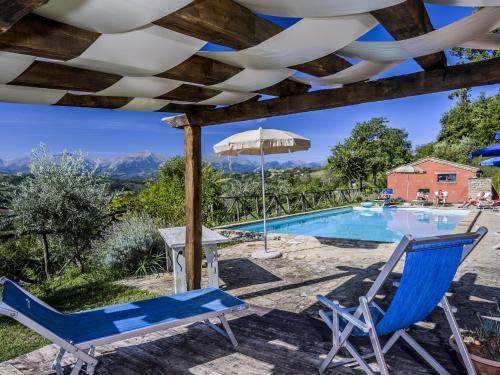 Splendid Apartment With Pool In Monte San Martino