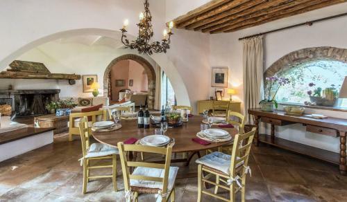 Lucarelli Villa Sleeps 9 Wifi