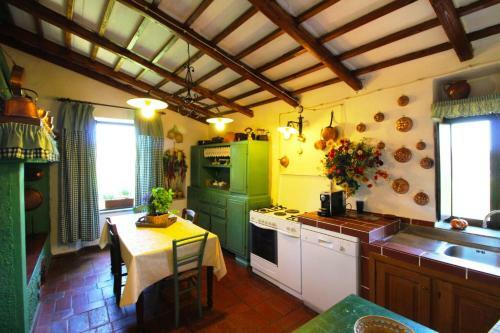 Torricella Villa Sleeps 4 Pool Air Con Wifi