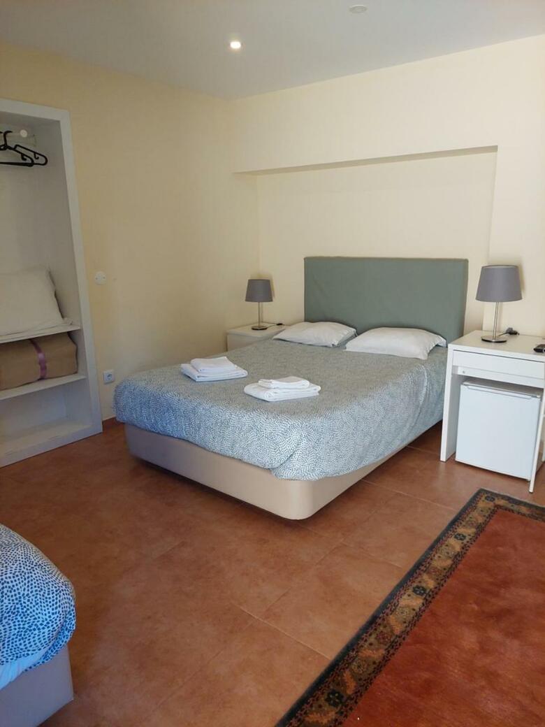 Hostal Metro Vilar Suites & Villas