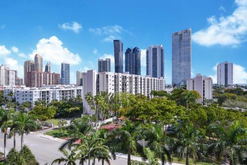 Hotel 1, 2 And 3 Bedroom Ocean Condos With Balcony